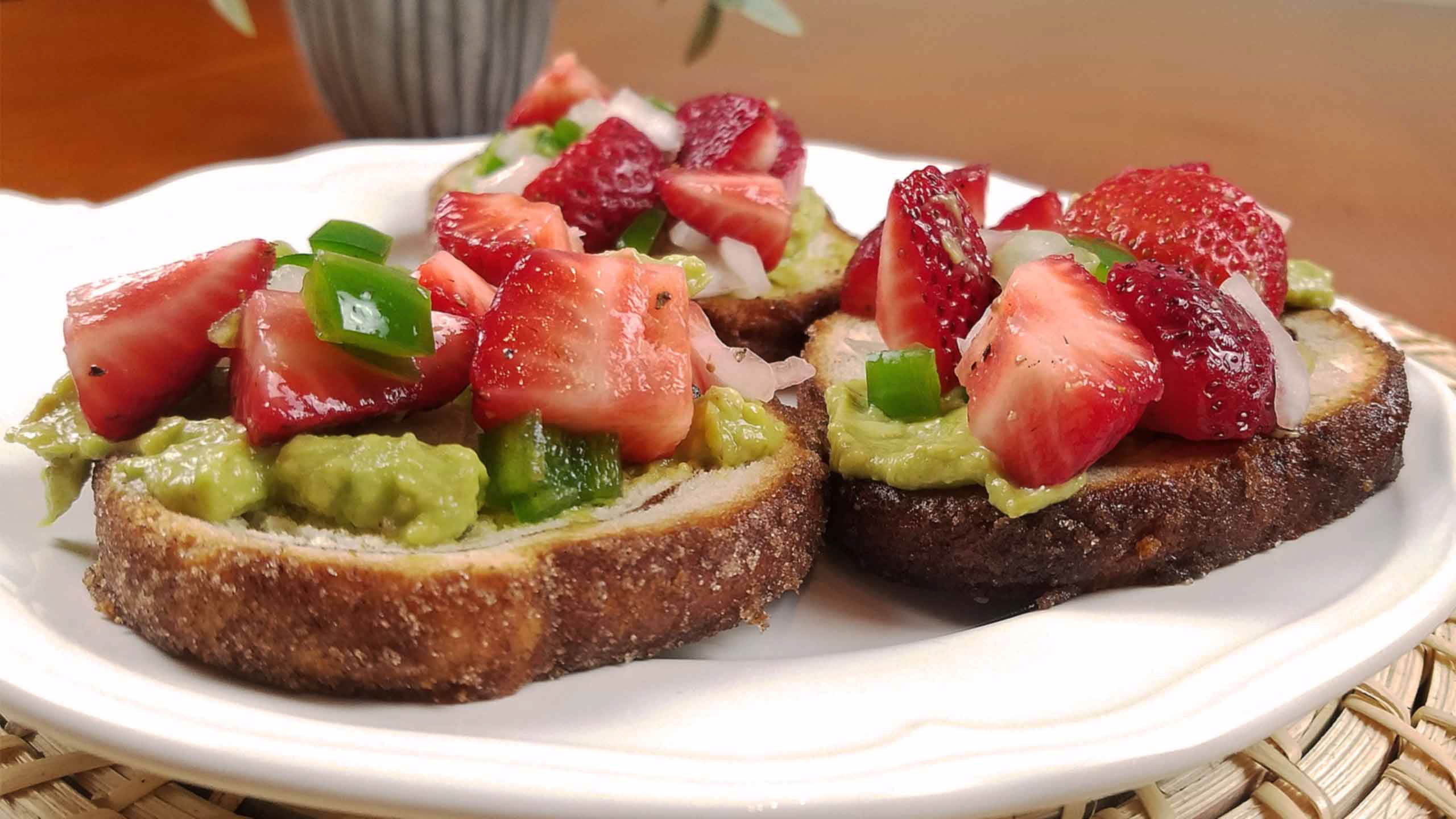 Strawberry Avocado Salsa Swirl