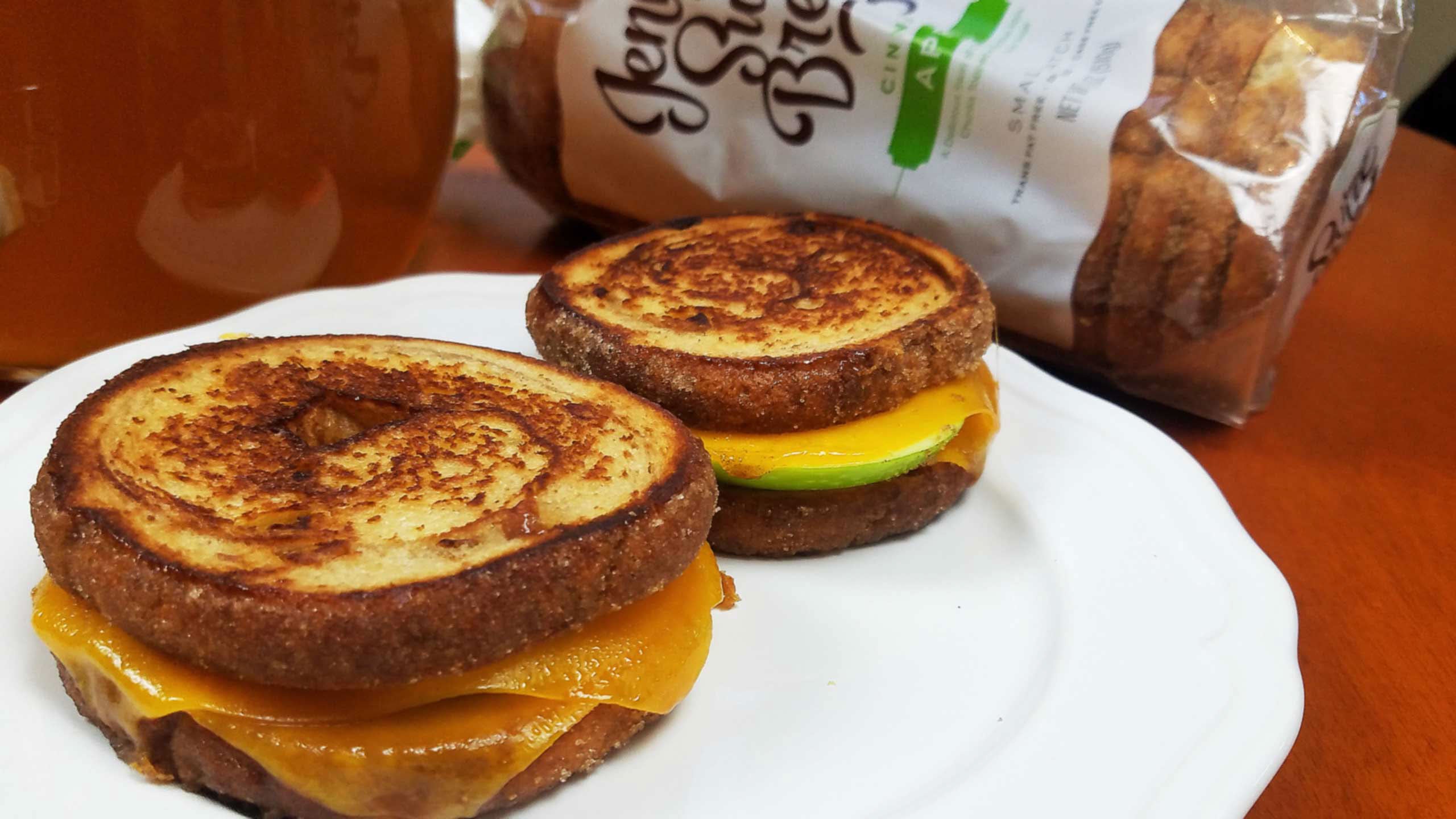 Cinnamon, Apple and Cheddar Grilled Cheese